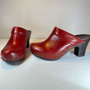 Dansko Rae Red Leather Studded Heeled Clogs Mules Chunky Casual Comfy Sz 39 EU